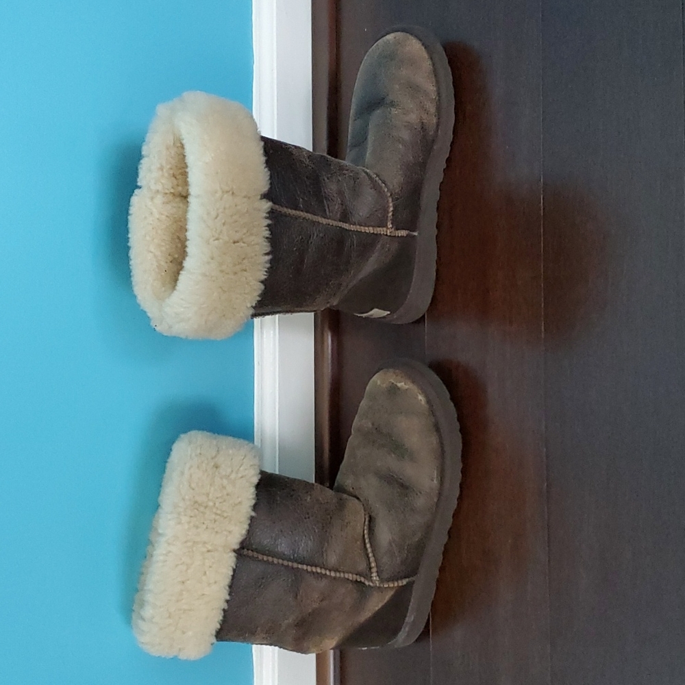 Ugg boots - Picture 2 of 3